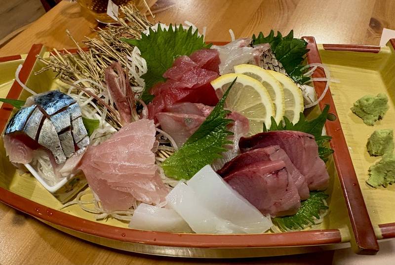 地魚のお造りを盛った舟盛り